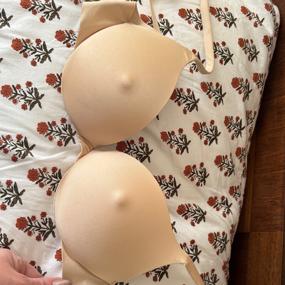 SKIMS Tan Bra - with nipples 😆